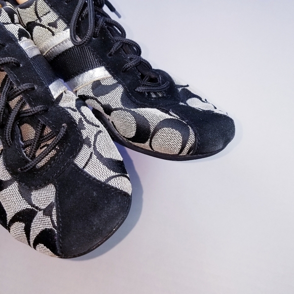 🌸 Coach | Signature Black Tie Sneakers 6‎ - Picture 3 of 8